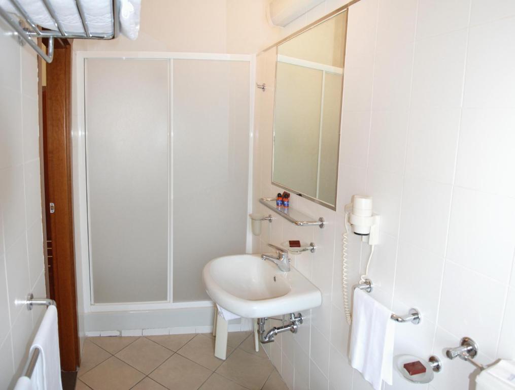 Hotel Olimpic Castel Maggiore Eksteriør billede