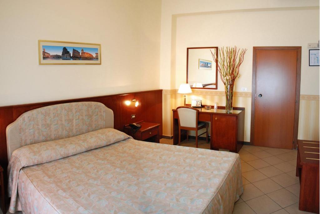 Hotel Olimpic Castel Maggiore Eksteriør billede