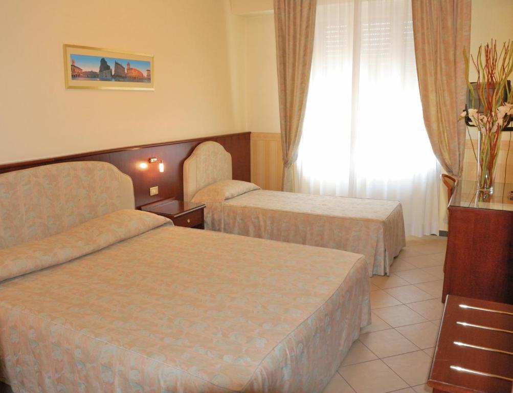 Hotel Olimpic Castel Maggiore Eksteriør billede